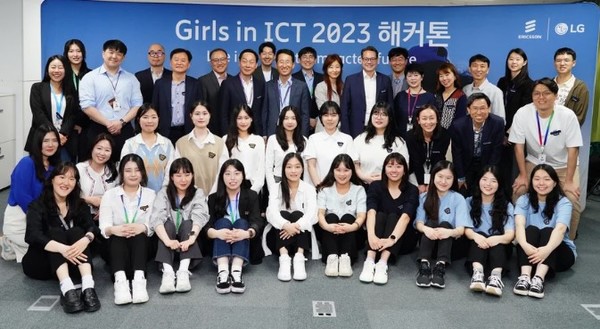 에릭슨 엘지가 주최한 ‘Girls in ICT 2023 해커톤’에서 우승을 차지한 김소현‧오수연‧김민희 학우(융합소프트웨어학부 데이터테크놀로지전공)를 만나다!  대표이미지